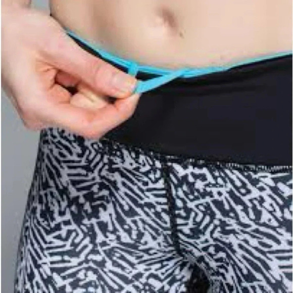 •Lululemon Run Top Speed Crop•​ - Picture 4 of 9